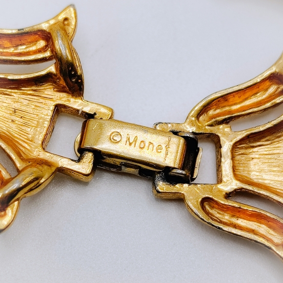 Elegant Vintage Monet Gold and Pearl Bracelet - Picture 3 of 4